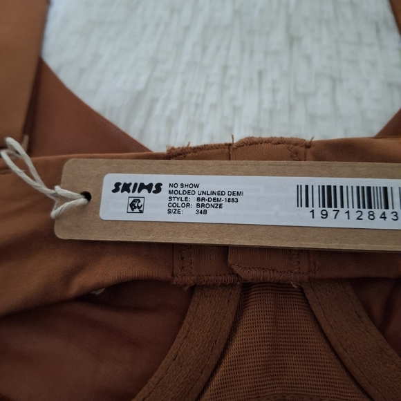 Skims No Show Molded Unlined Demi Bronze - Picture 8 of 10